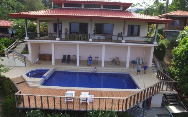 Many's House - La Joya De Ballena