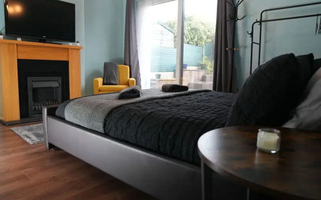 Detached Homestay With Private Rooms