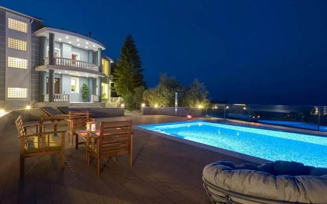 Mont Bleu Luxury Villa