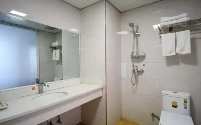 Changshun Holiday Hotel