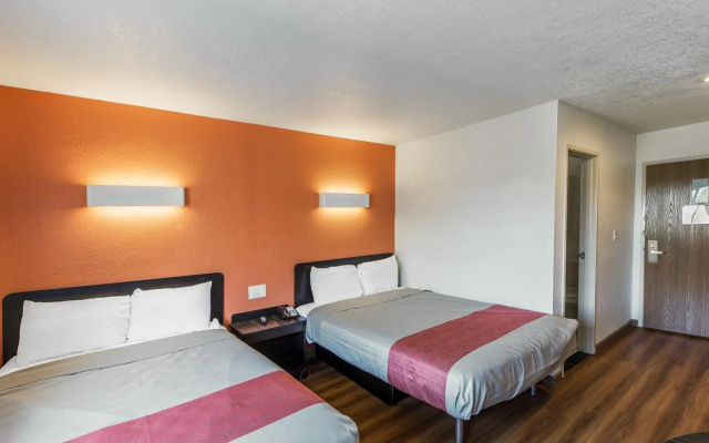 Motel 6 Dallas, TX - South