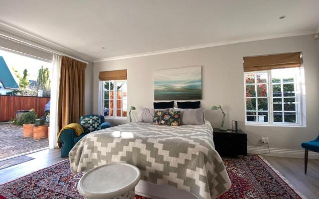 Priv. Courtyard and Entrance with Spacious bedroom