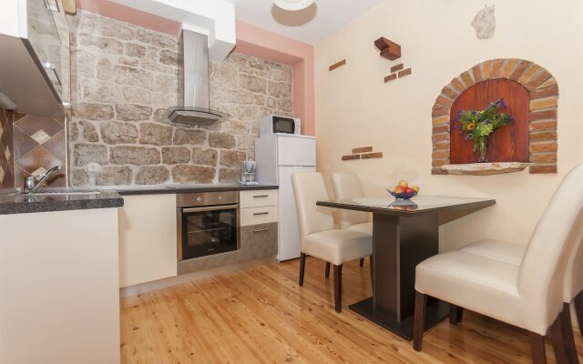 Apartment and Room Ivica