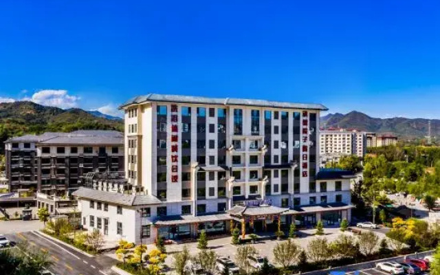 Chengde Courtyard Holiday Hotel