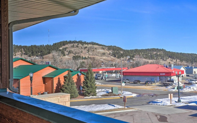 Main Street Strugis Apt w/ High-end Features