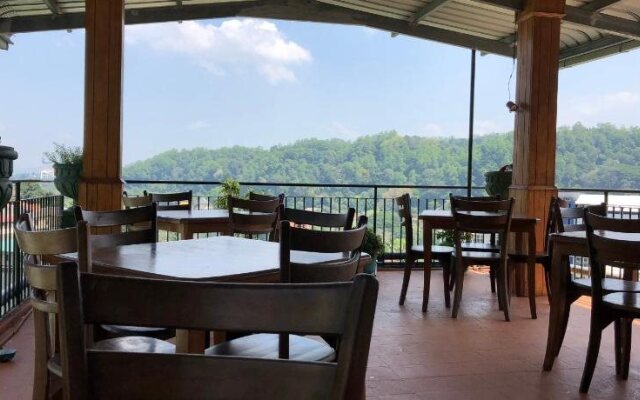 Sharon Inn