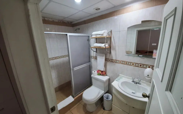 Mariscal Inn & Suites
