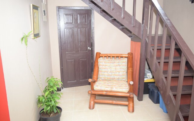 New Kingston Guest Apt at Evans