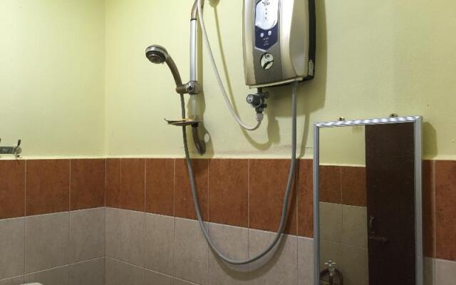 Azra Inn by OYO Rooms