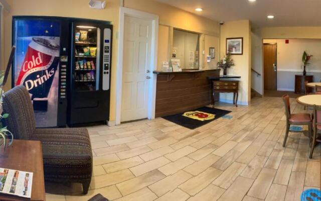 Super 8 by Wyndham Chisago City