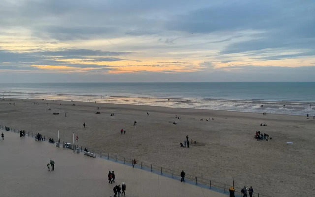 OSKAR luxe appartement op zeedijk met zeezicht