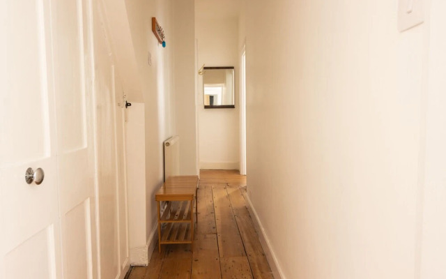 Spacious - Central 2 Bed Apartment