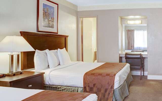 Travelodge by Wyndham Everett City Center