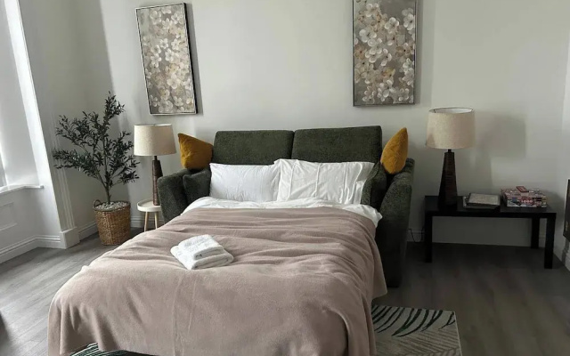 Family - Central - Parking - Wifi - Sleeps 4
