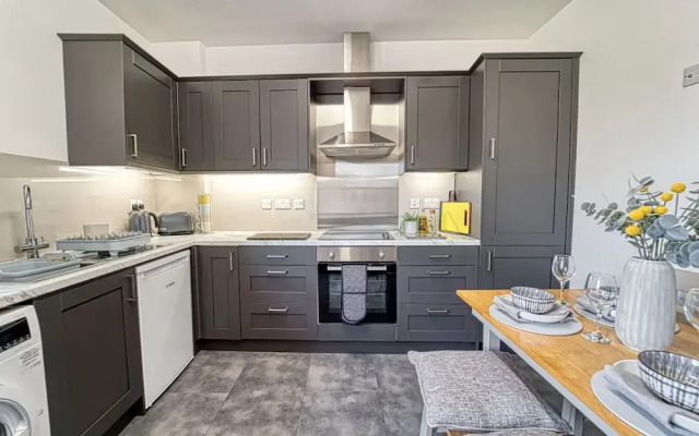 Host Stay Upper Tything Apartment