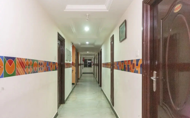 OYO 10807 Hotel Auro