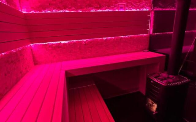 Luxurious Family Villa with swimmingpool big garden and jacuzzi