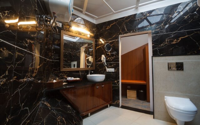 Tree of Life Eila Art Hotel