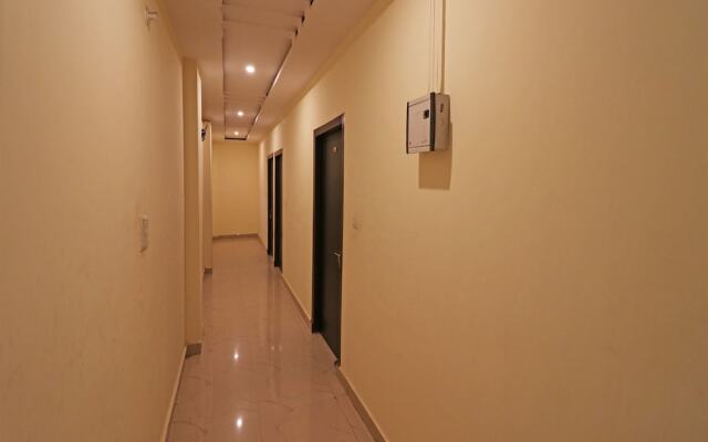 OYO 11572 Hotel Radha Regent