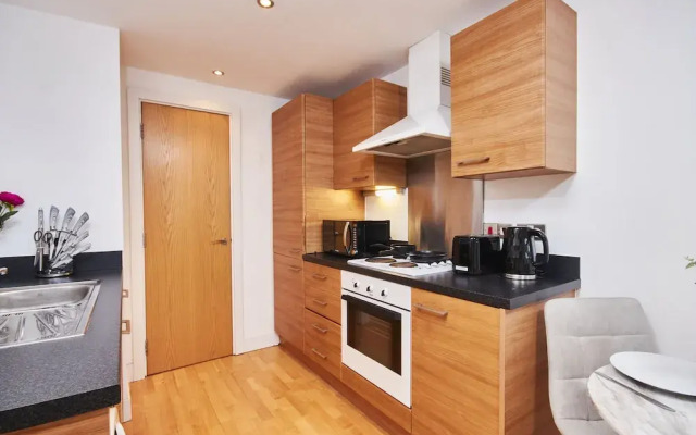 Deluxe City Centre Apt Balcony View & Free Parking