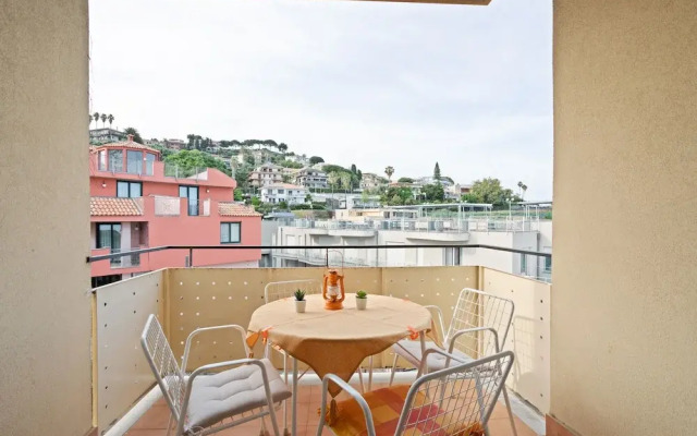 Lungomare Ciclopi Apartments With Balconies And Parking