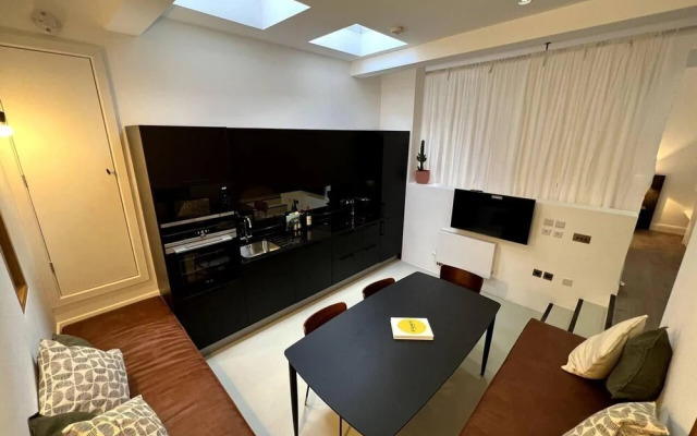Design led 1 Bedroom Flat in Buzzing Queens Park