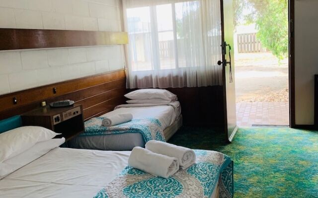 Caledonian Hotel Motel