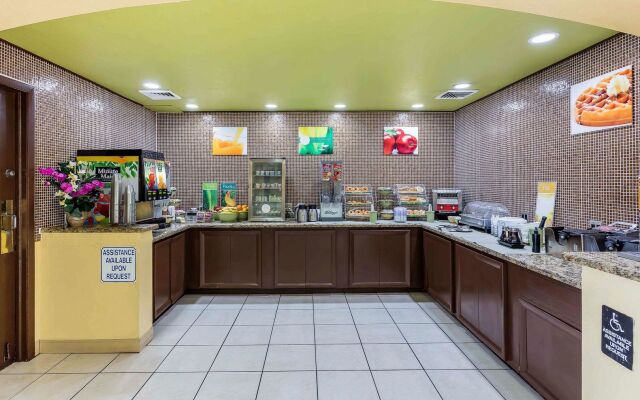 Boca Suites Deerfield Beach, SureStay Collection by BW
