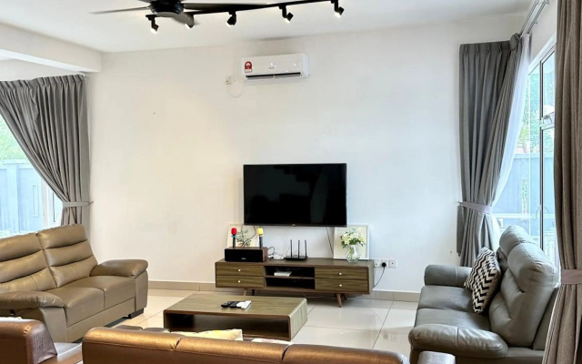Homey Desaru Villa 22pax Max- BBQ & Netflix - Near WaterPark – Guest Rooms – Bandar Penawar