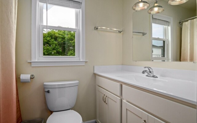 Dream Weaver 4 Bedroom Home by RedAwning