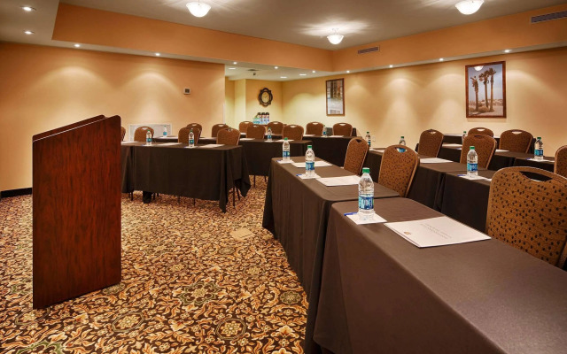 Best Western Plus Westgate Inn & Suites