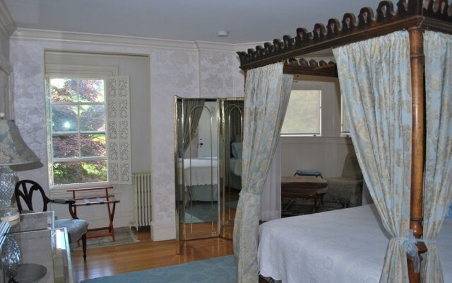 Fernbrook Inn