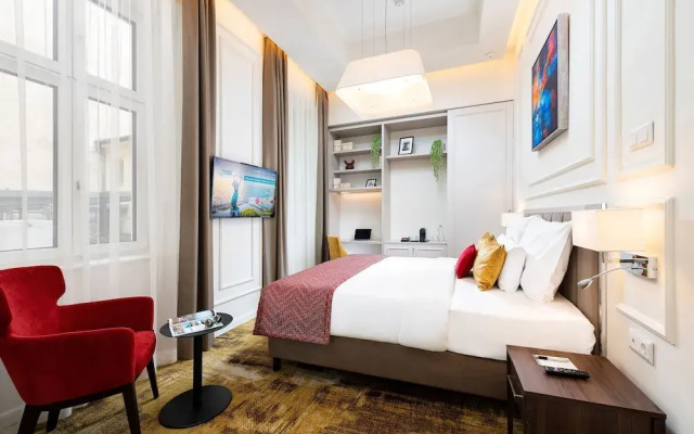 Three Corners Avenue Hotel