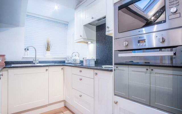 The Penthouse At The Mews - 2 Bedroom Apartment - Tenby