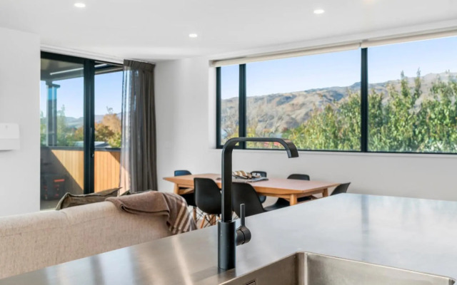 Mountain Vistas - Cromwell Upstairs Holiday Apartment