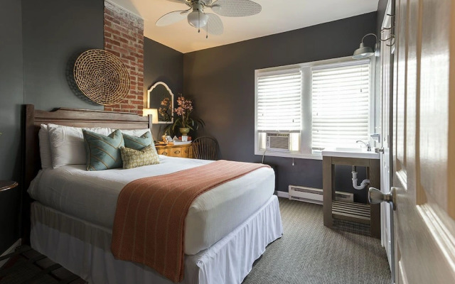 Rehoboth Guest House - Adults only