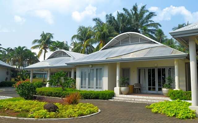 Bungalow Modern Golf & Country Club