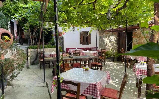 Ambelikos Traditional AgroHotel