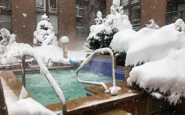 #106 Vail International