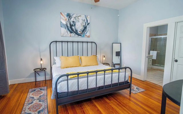 Stunning 3br/2ba Haven in Downtown's Heart