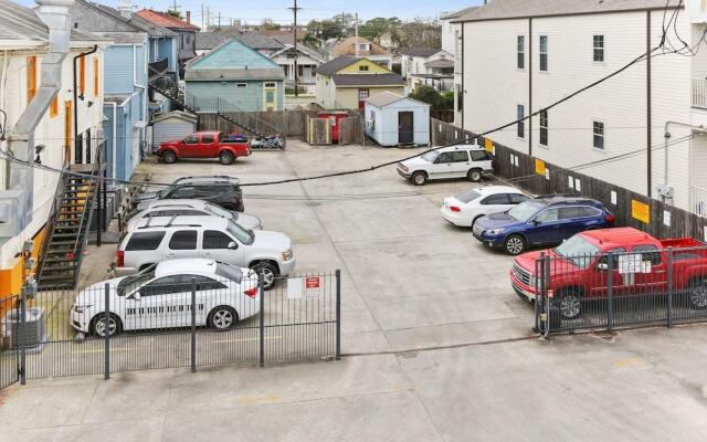 Freret Apartments near Street Car & Tulane