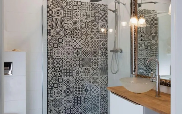 City of The Kings Piano Apartment