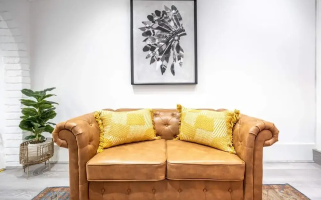 Contemporary 2-bed House in Trendy Enmore
