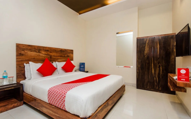 OYO 11747 Hotel Sai Comforts