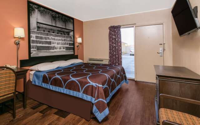 Super 8 by Wyndham Lubbock Civic Center North