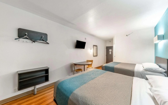Motel 6 Lewisville, TX - Medical City