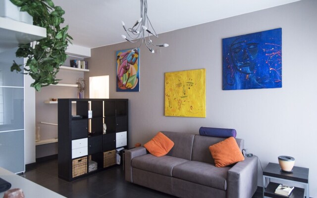 High Rise Studio Flat near Metro Stop