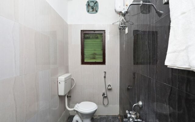 OYO 14988 Regal Stays