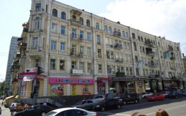 Apartments Center 2 - NEAR KHRESCHATYK - PALACE OF SPORTS - GULLIVER MALL