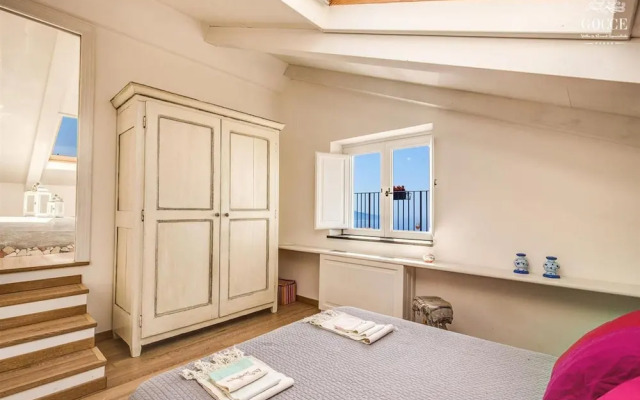 Villa Rococo - Luxury Period Villa With Pool and sea Views